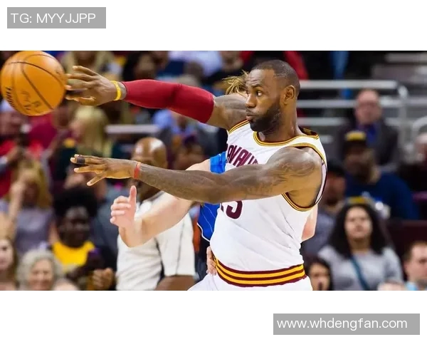 勇士传球失误 詹姆斯反击一条龙上篮得手 勇士传球失误 詹姆斯反击一条龙上篮得手